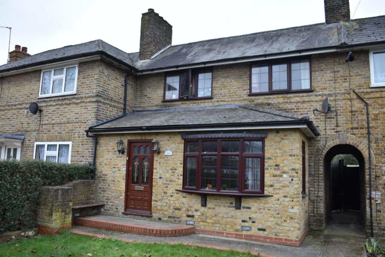 شقة Shaz,S House Cowley  المظهر الخارجي الصورة