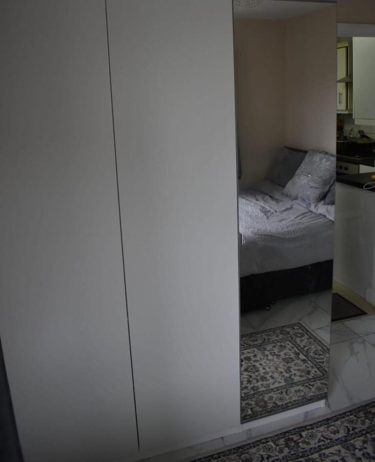 شقة Shaz,S House Cowley  المظهر الخارجي الصورة